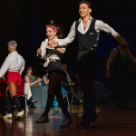 Marius-Andrei Balan & Khrystyna Moshenska mit ihren Schülern<br>Jive Galaball 2023: Marius-Andrei Balan & Khrystyna Moshenska mit ihren Schülern. Photo: Dr. Klaus Hartmann (dance-pics.de)