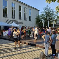 10.08.2025 ab 19 Uhr Erlangen tanzt! 2025: Tanzschule Rupprecht Gillet: Langsamer Walzer - Keep it clean! Photo: AM