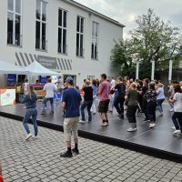 21.08.2025 ab 19 Uhr Erlangen tanzt! 2025: Tanzschule Rupprecht Gillet: Line Dance versch. Level. Photo: AM