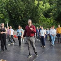 23.08.2025 ab 18 Uhr Erlangen tanzt! 2025: Tanzschule Rupprecht Gillet: Samba - Walking in the Sun. Photo: AM