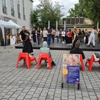 23.08.2025 ab 18 Uhr Erlangen tanzt! 2025: Tanzschule Rupprecht Gillet: Samba - Walking in the Sun. Photo: AM
