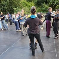 23.08.2025 ab 19 Uhr Erlangen tanzt! 2025: Tanzstudio Geist: Fit für den nächsten Ball - QU. Photo: AM